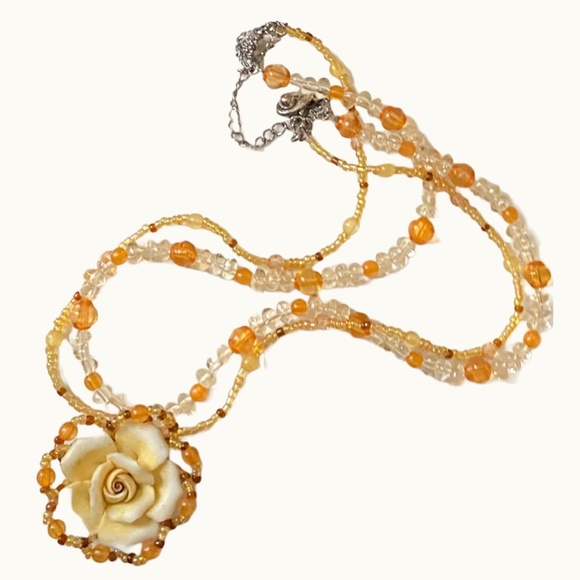 Sculpted Rose Beaded Necklace - Picture 5 of 7